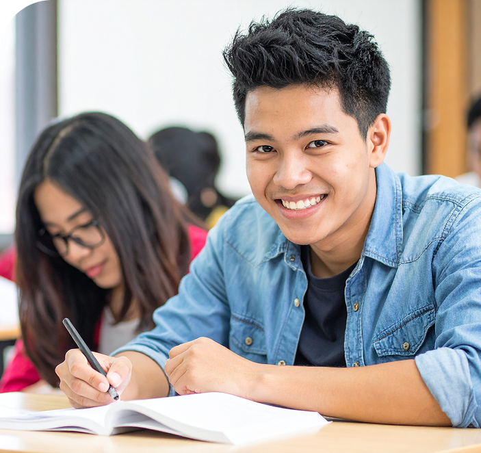 Étudiants en train d'étudier